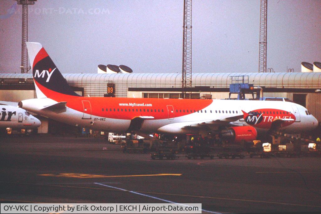 OY-VKC, 2003 Airbus A321-211 C/N 1932, OY-VKC at the gate in CPH