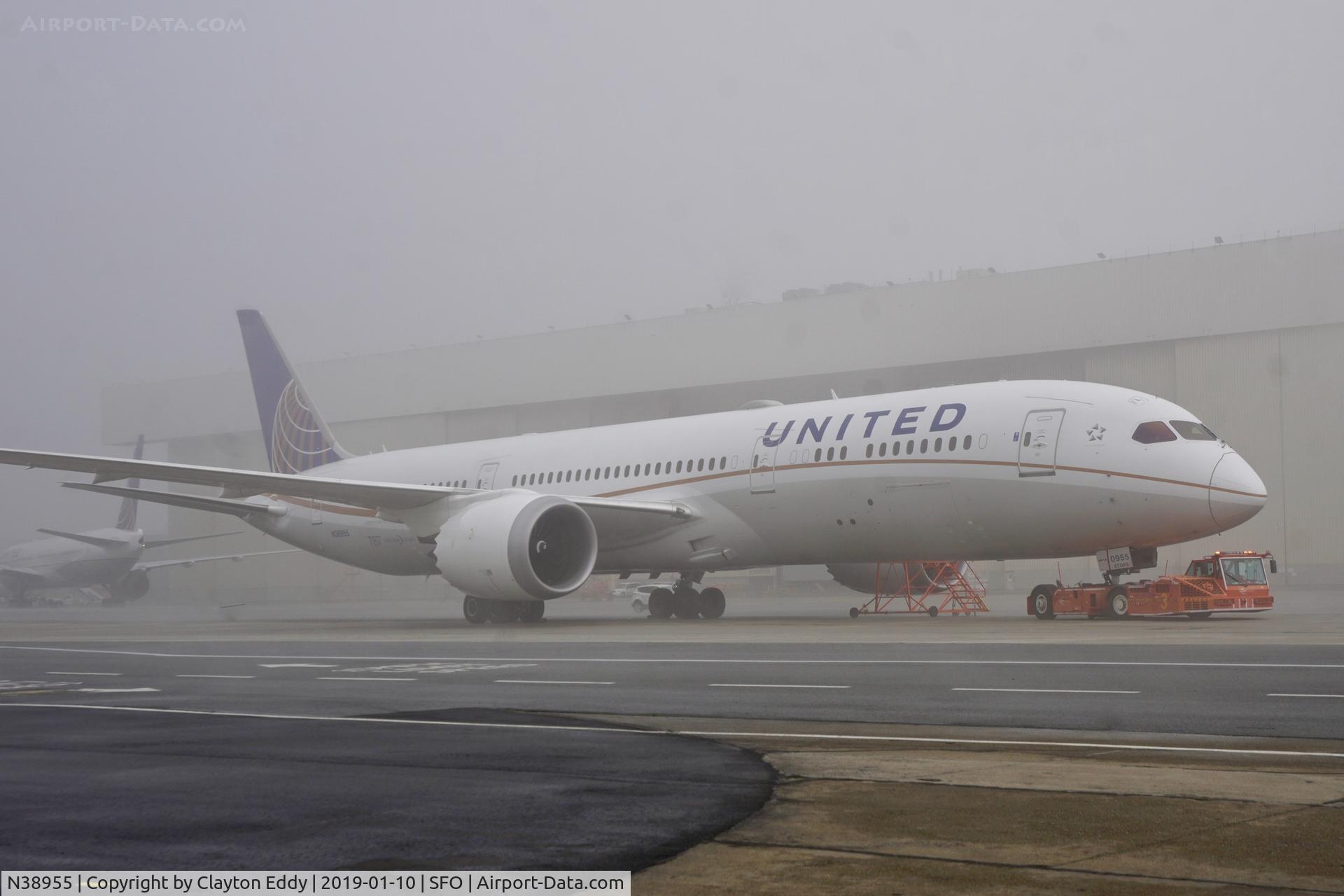 N38955, 2015 Boeing 787-9 Dreamliner C/N 37814, Foggy morning. SFO 2019.