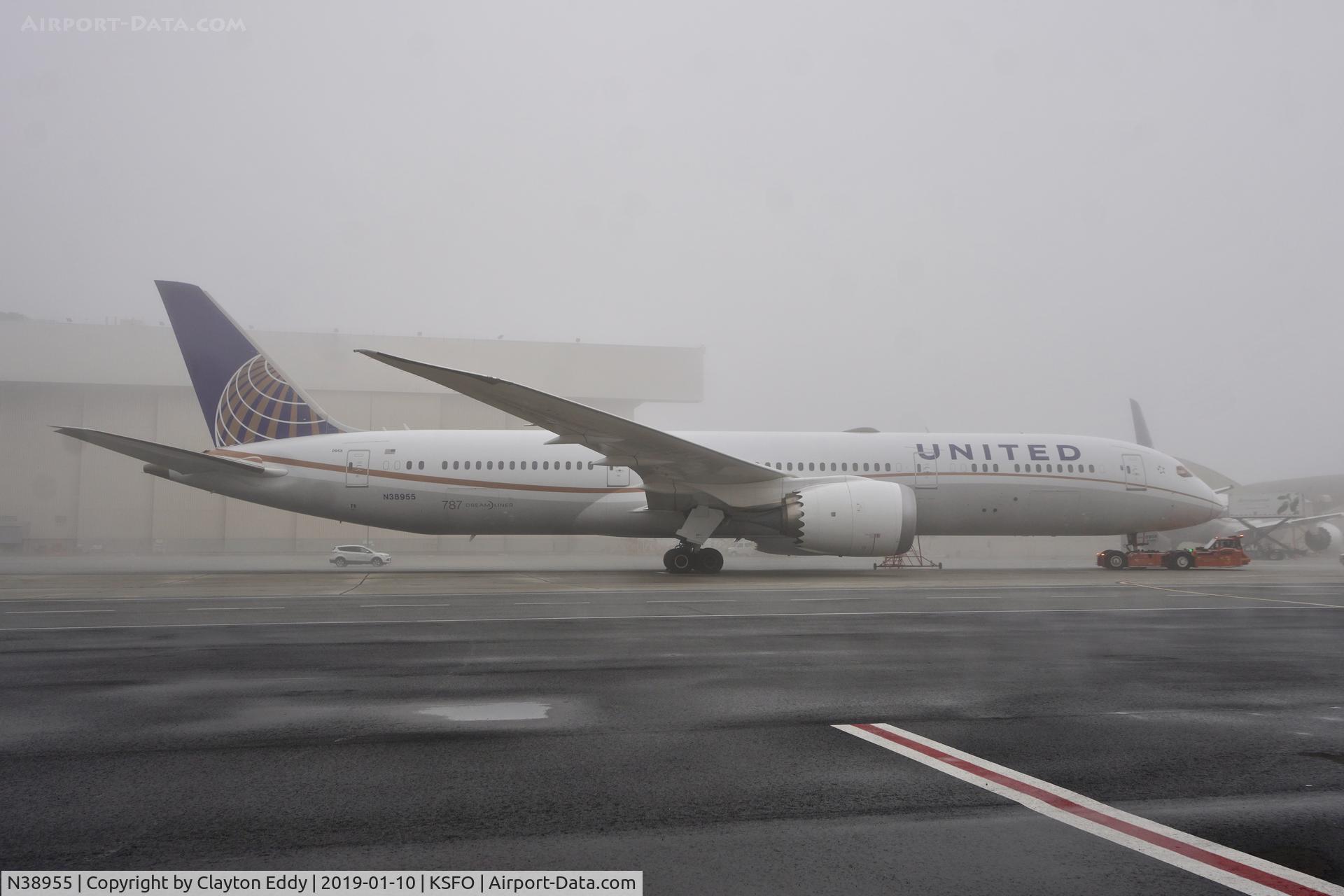 N38955, 2015 Boeing 787-9 Dreamliner C/N 37814, Foggy morning. SFO 2019.