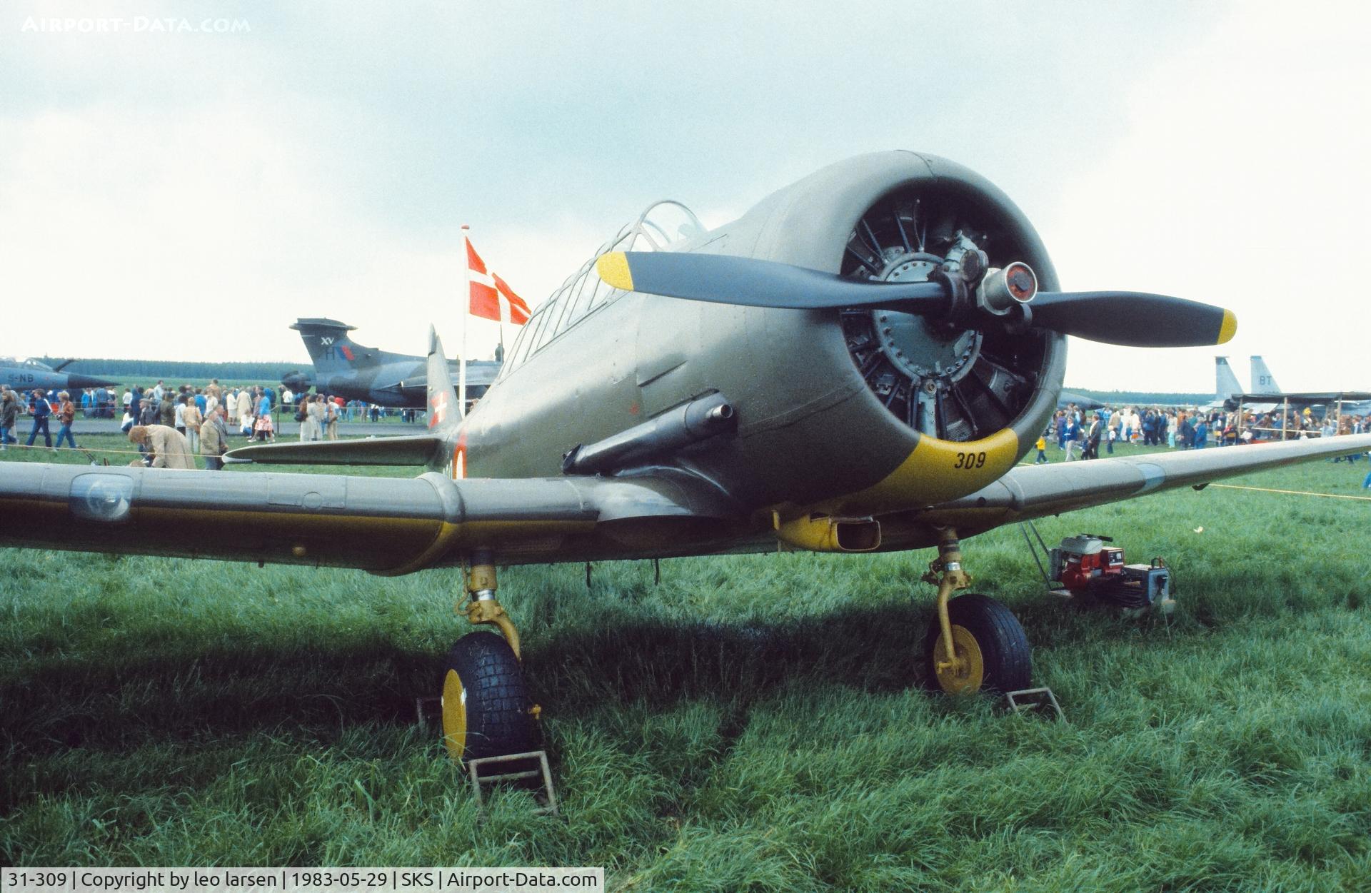 31-309, 1943 Noorduyn Harvard IIB C/N 14A-996, Air Show Skrydstrup 29.5.1983
