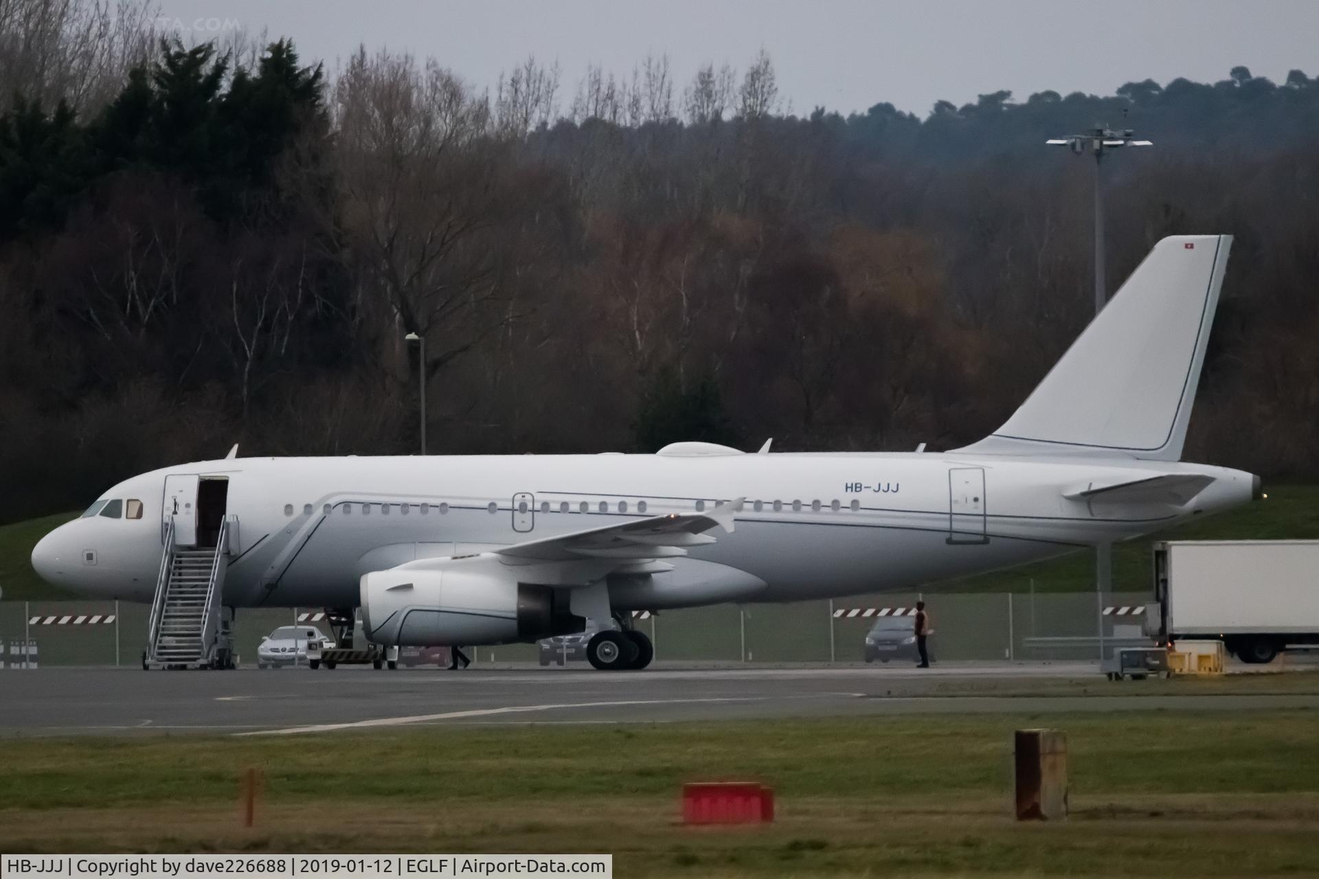 HB-JJJ, 2005 Airbus A319-133CJ C/N 2421, Nomad Aviation A319 on the TAG apron awaiting PAX at Farnborough - FAB