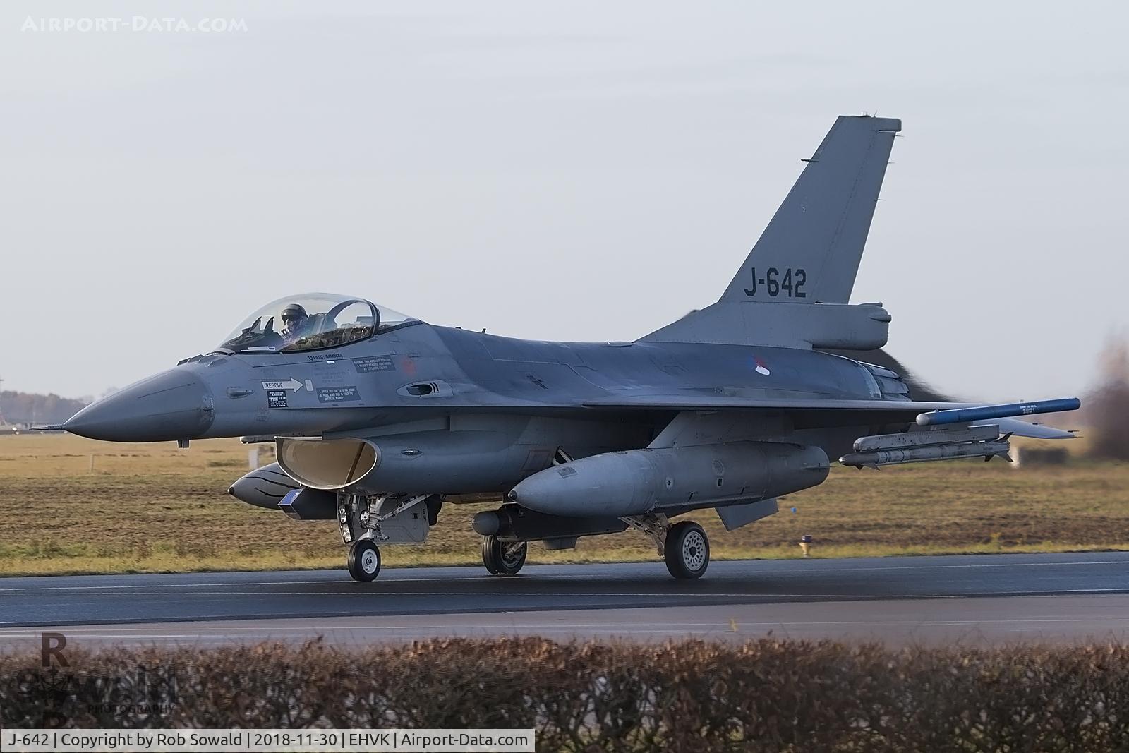 J-642, Fokker F-16AM Fighting Falcon C/N 6D-74, J-642 taxxing towards 24L at Volkel AB.