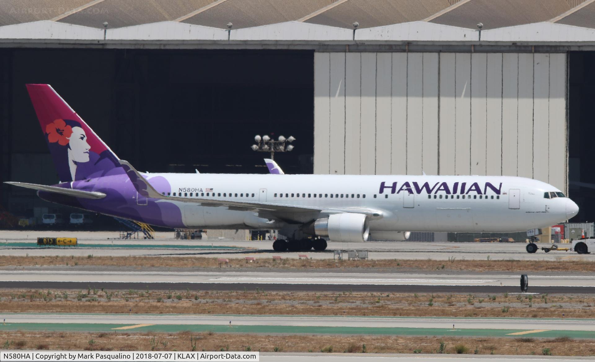 N580HA, 2001 Boeing 767-33A C/N 28140, Boeing 767-33A