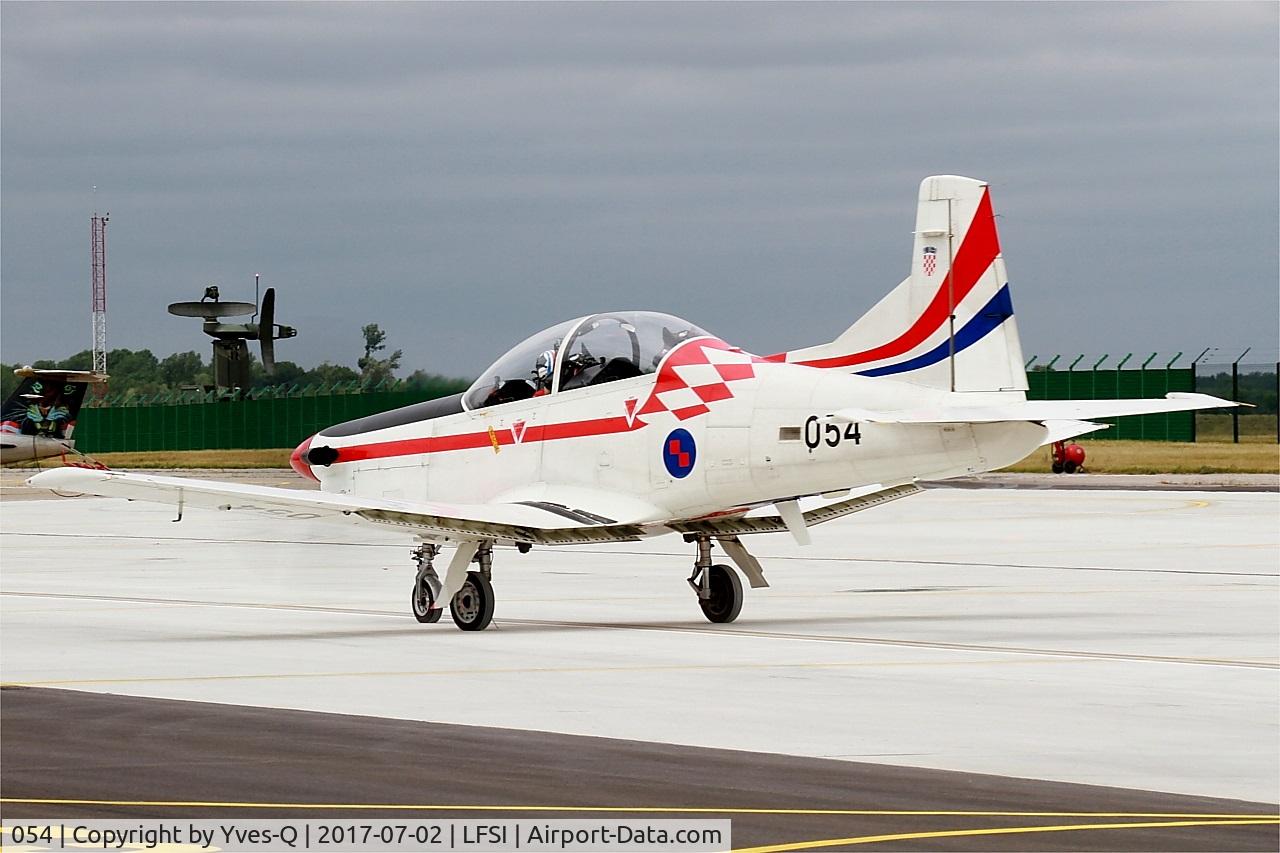 054, Pilatus PC-9M C/N 617, Pilatus PC-9M, Croatian Air Force aerobatic team, Taxiing to rwy 29, St Dizier-Robinson Air Base 113 (LFSI) Open day 2017