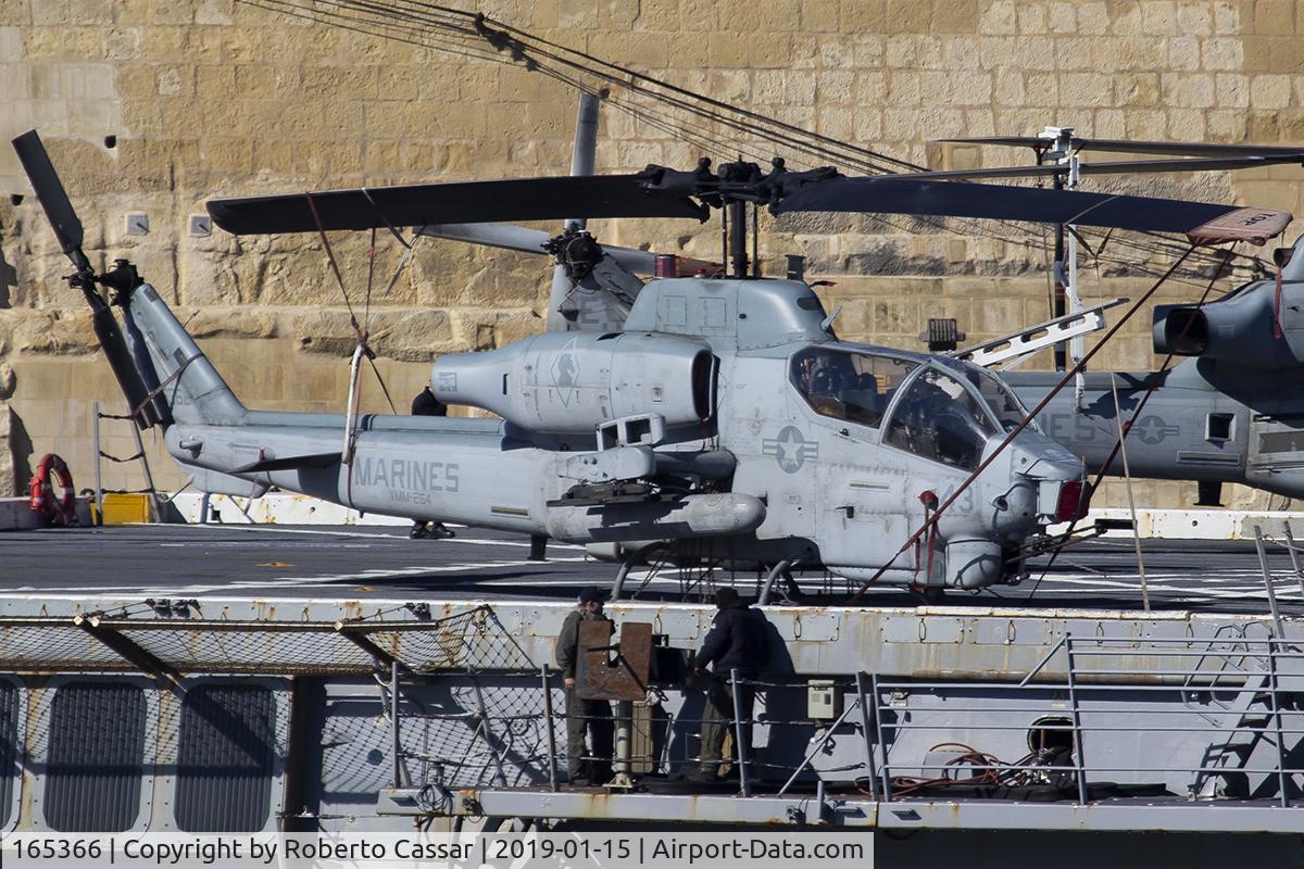 165366, Bell AH-1W Super Cobra C/N 26366, Onboard USS Arlington