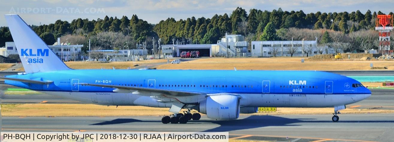 PH-BQH, 2004 Boeing 777-206/ER C/N 32705, Taxi
