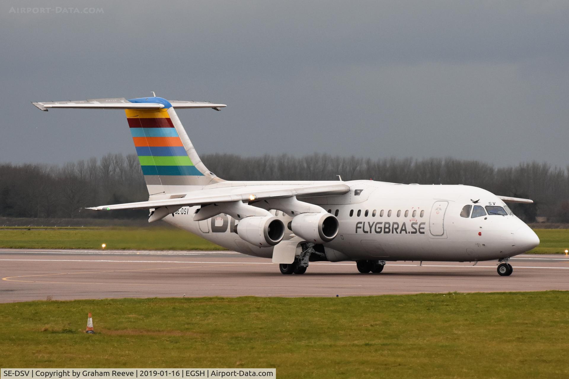 SE-DSV, 1994 British Aerospace Avro 146-RJ100A C/N E3250, Departing from Norwich.