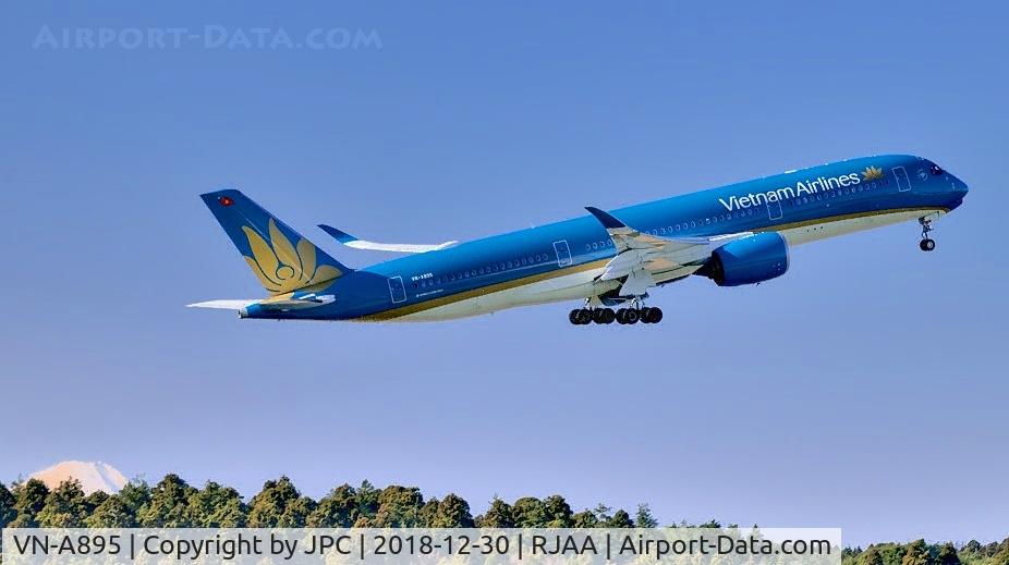 VN-A895, 2017 Airbus A350-941 C/N 173, Climbing, Mount Fuji Behind