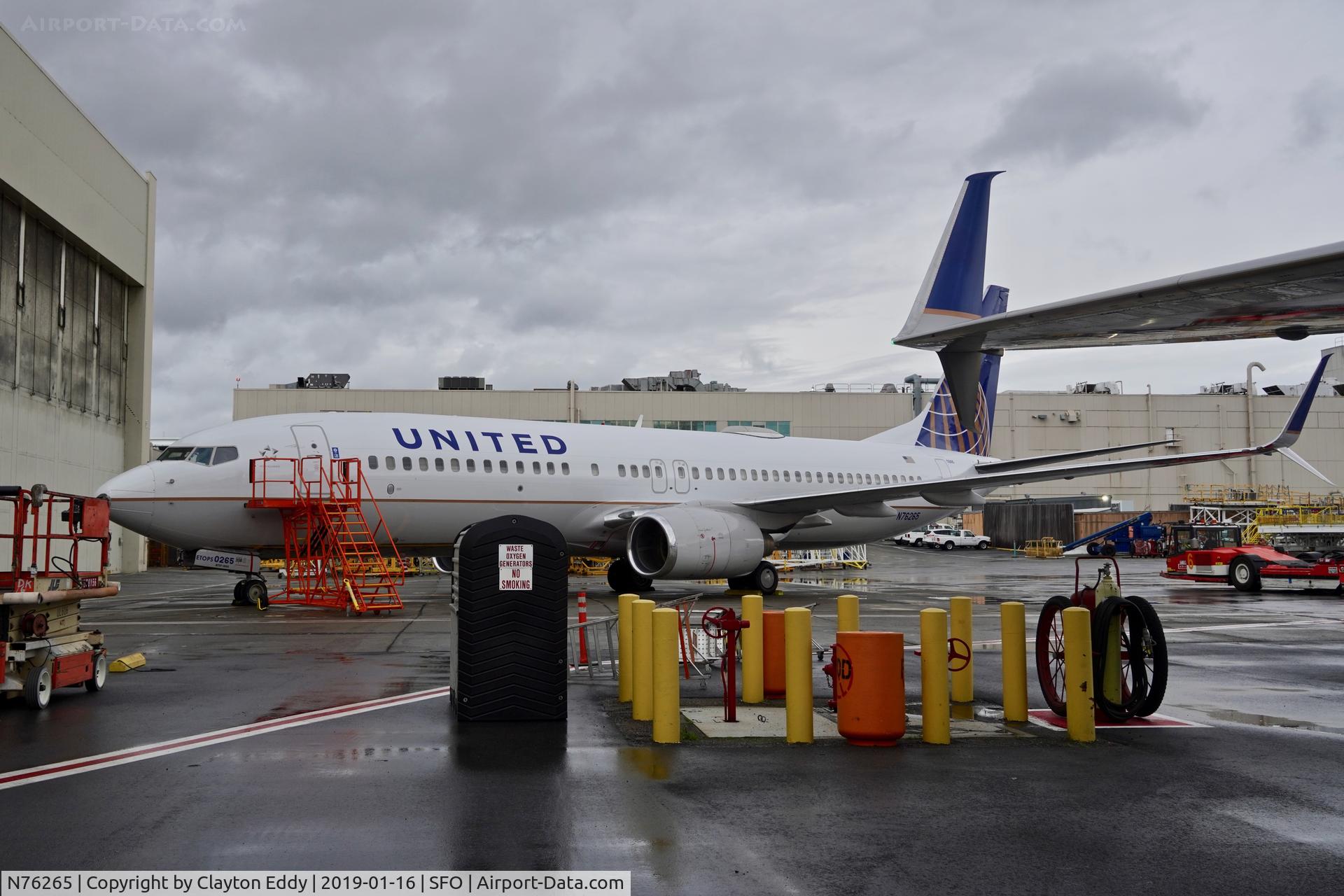 N76265, 2001 Boeing 737-824 C/N 31585, SFO 2019.