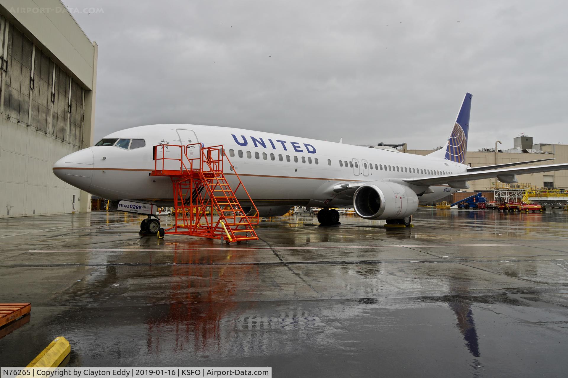 N76265, 2001 Boeing 737-824 C/N 31585, SFO 2019.