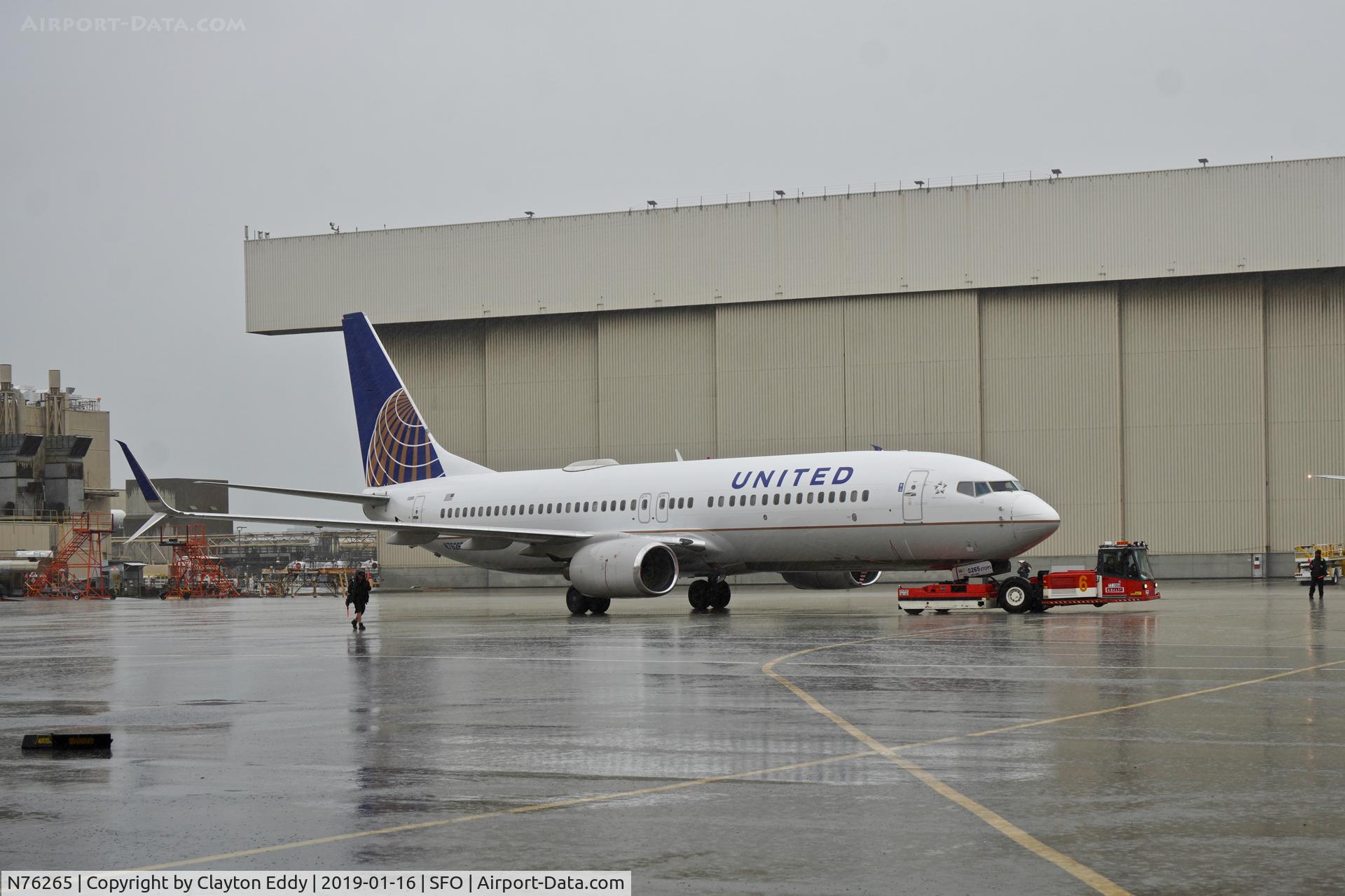 N76265, 2001 Boeing 737-824 C/N 31585, SFO 2019.