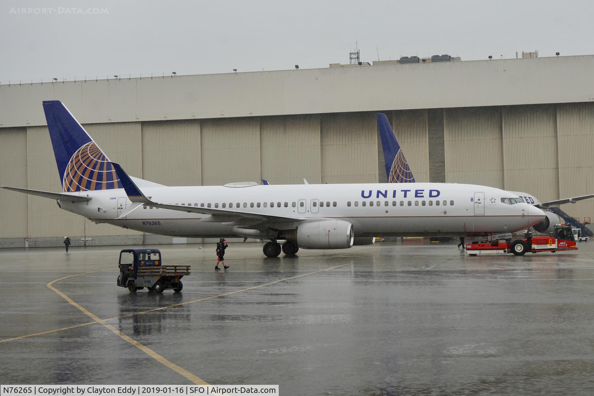 N76265, 2001 Boeing 737-824 C/N 31585, SFO 2019.
