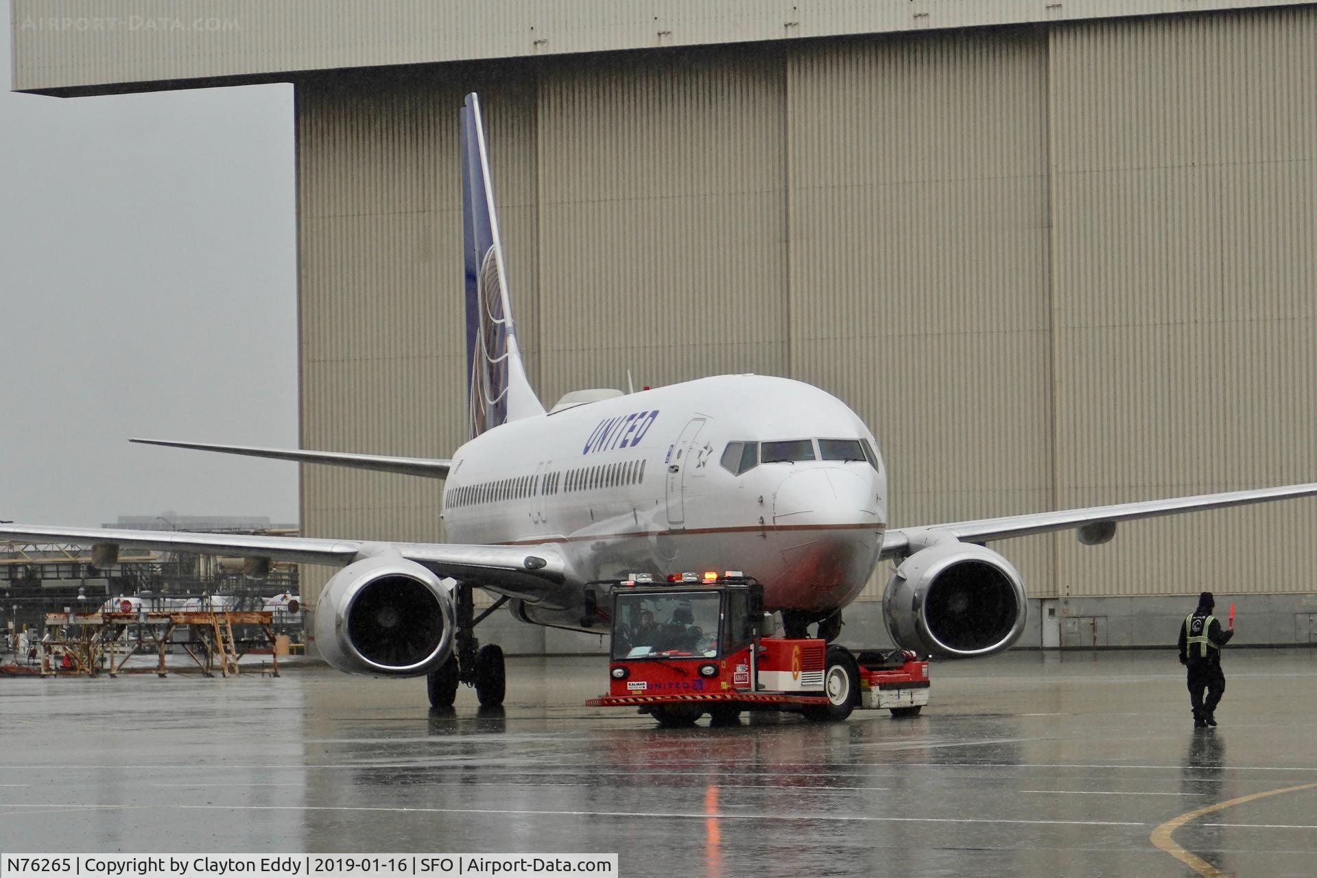N76265, 2001 Boeing 737-824 C/N 31585, SFO 2019.