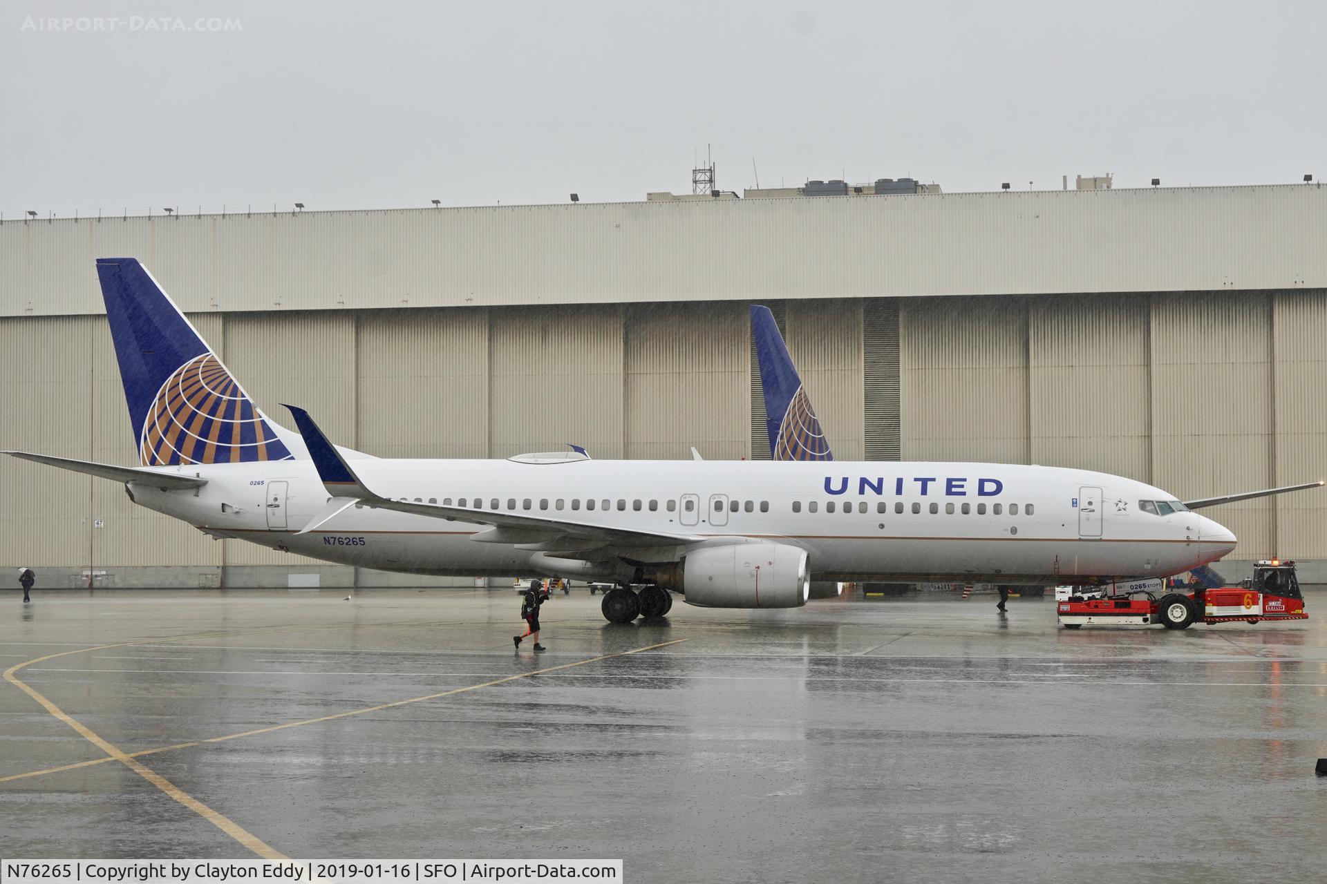 N76265, 2001 Boeing 737-824 C/N 31585, SFO 2019.
