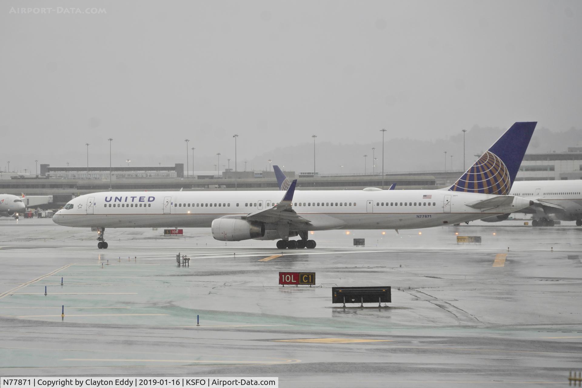 N77871, 2003 Boeing 757-33N C/N 33526, SFO 2019.