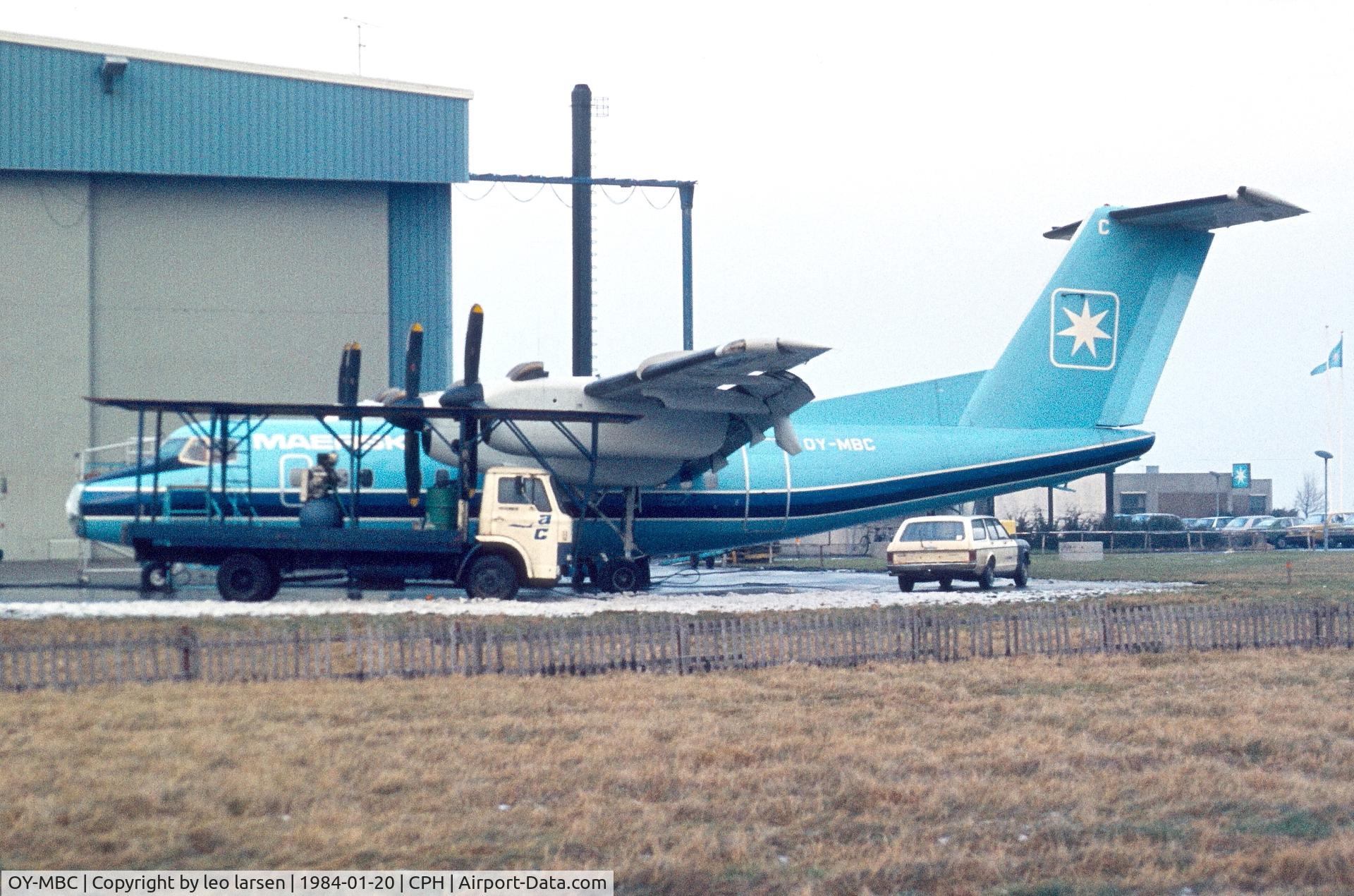 OY-MBC, 1981 De Havilland Canada DHC-7-102 Dash 7 C/N 45, Copenhagen 20.1.1984. Aerocleaning in action