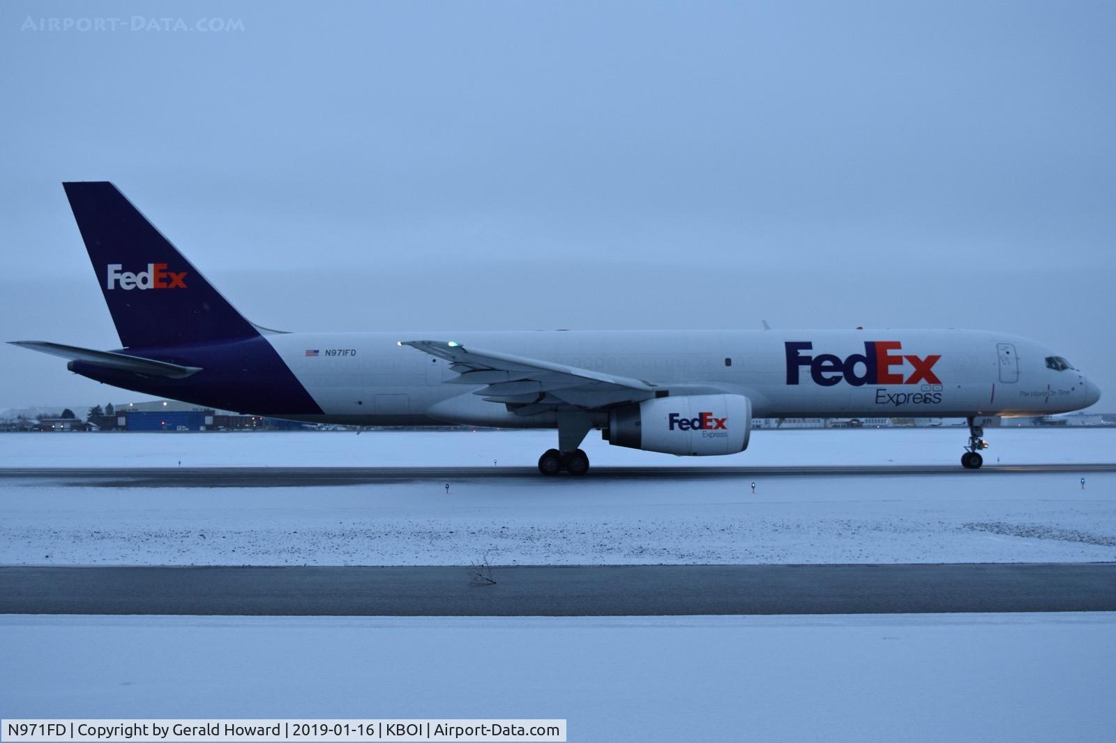 N971FD, 1995 Boeing 757-28A C/N 26277, Taxiing on Alpha.