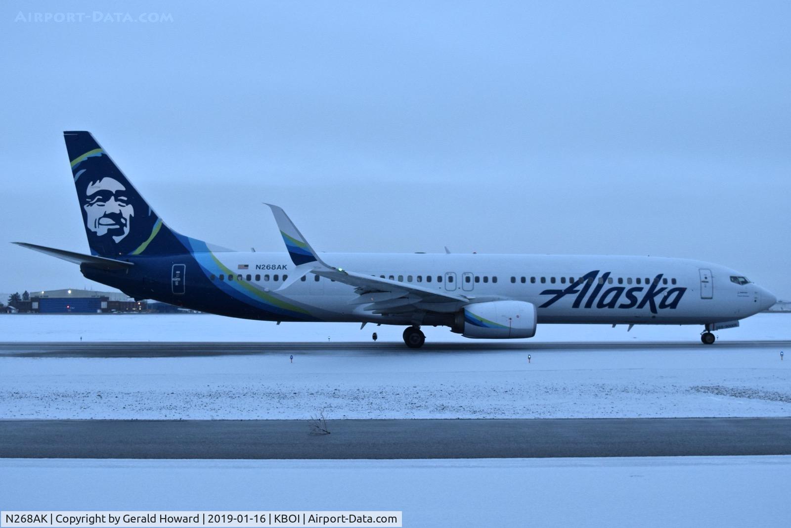 N268AK, 2017 Boeing 737-990/ER C/N 36365, Taxiing on Alpha.