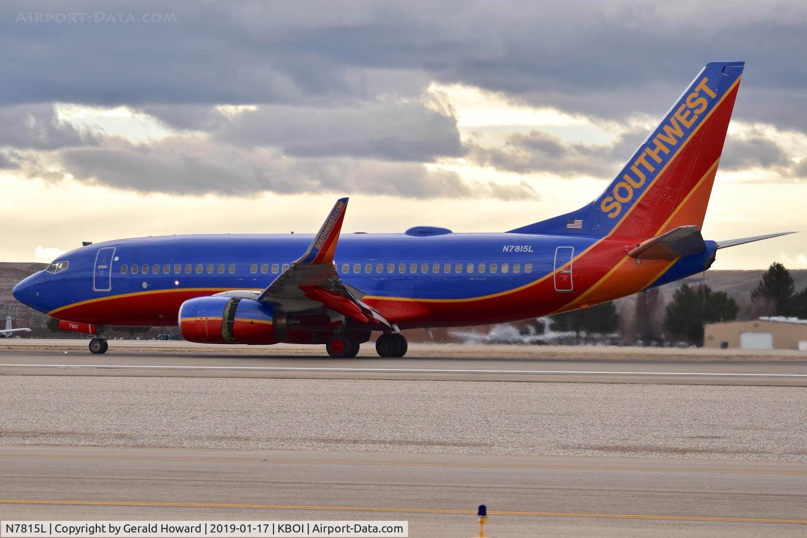 N7815L, 2003 Boeing 737-76Q C/N 30288, Landing roll out on RWY 10L.