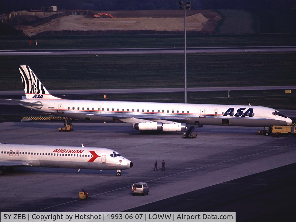 5Y-ZEB, 1969 Douglas DC-8-63 C/N 46122, Picking up tourists for a Wildlife safari