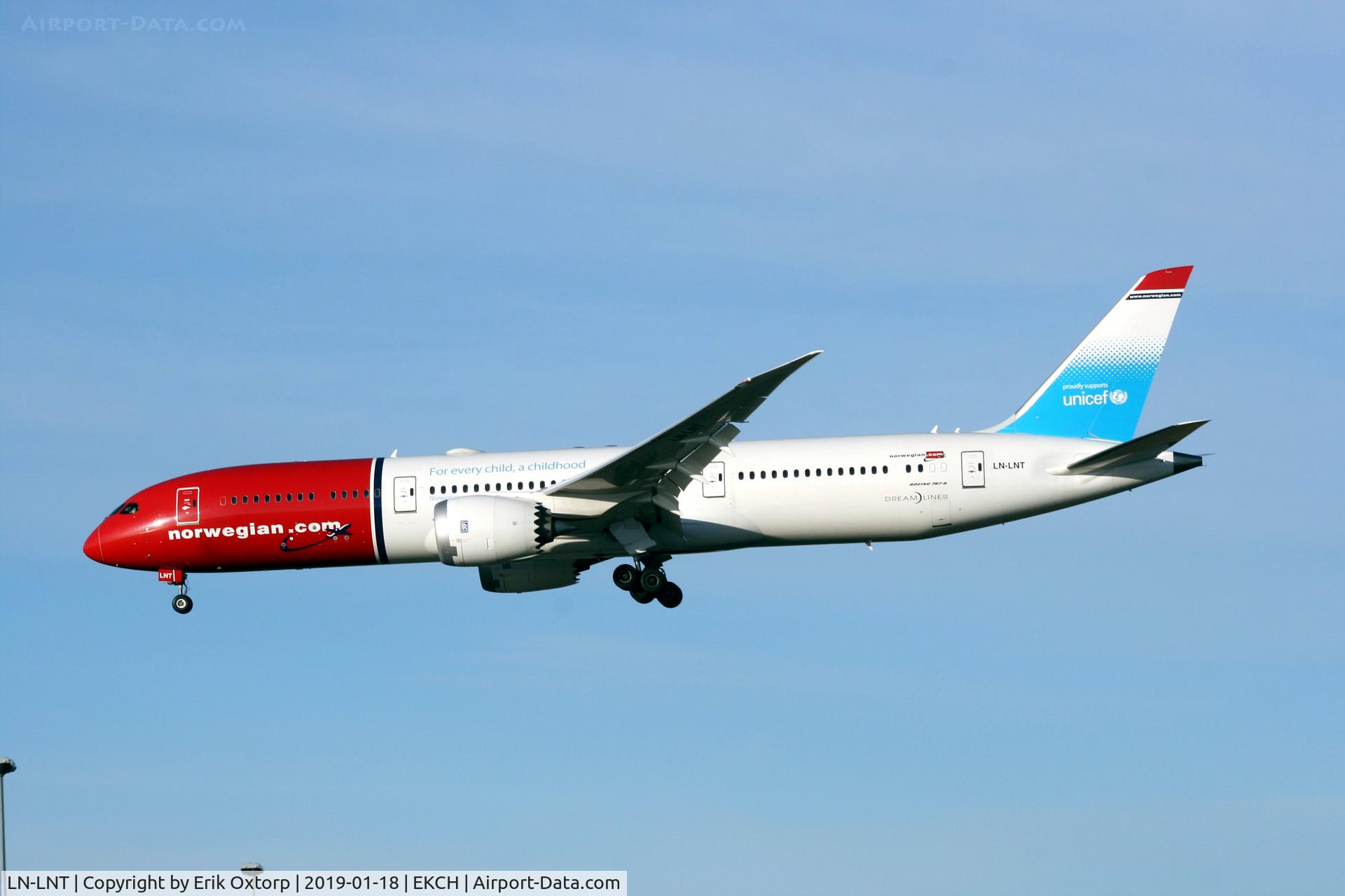 LN-LNT, 2017 Boeing 787-916 Dreamliner C/N 38774, LN-LNT landing rw  22L