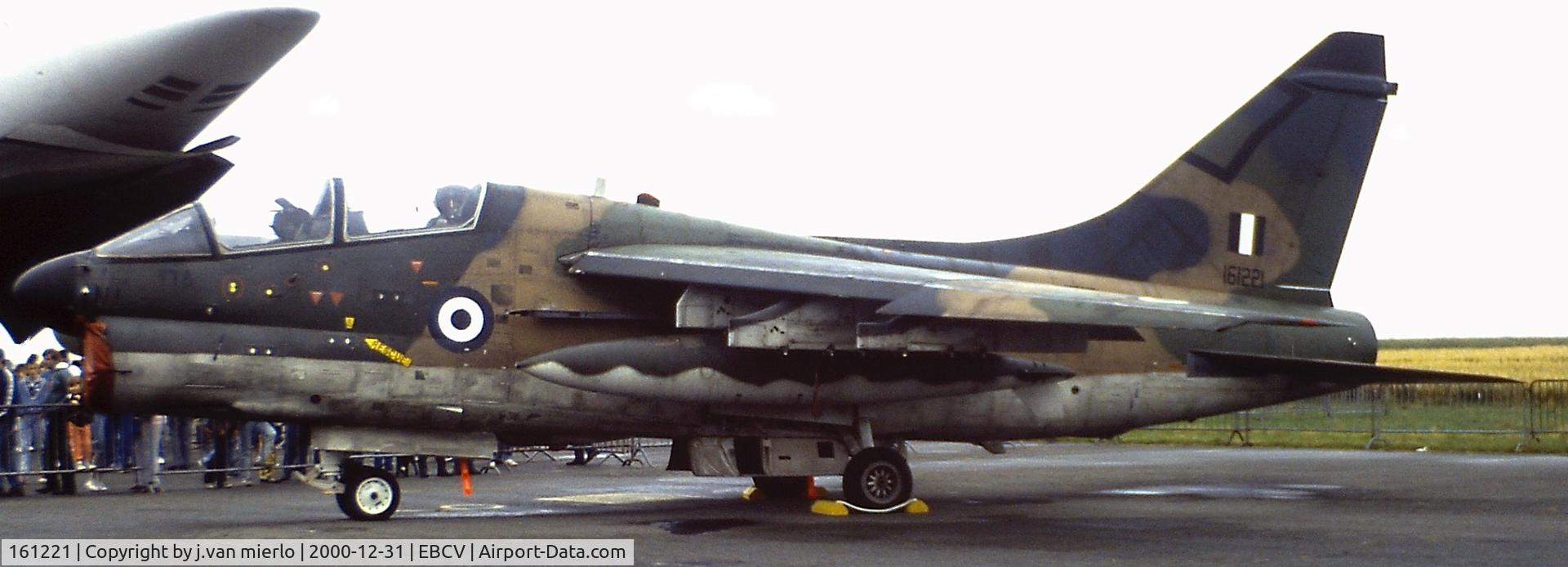 161221, LTV TA-7H Corsair II C/N TH04, Chièvres USAF airshow static display '80s