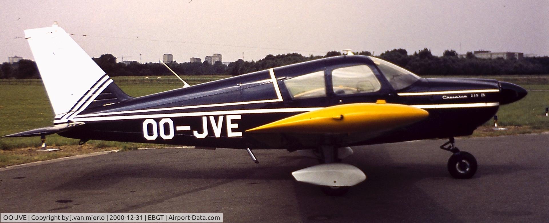 OO-JVE, Piper PA-28-235 Cherokee C/N 28-10894, Ghent SDW, Belgium 70s
