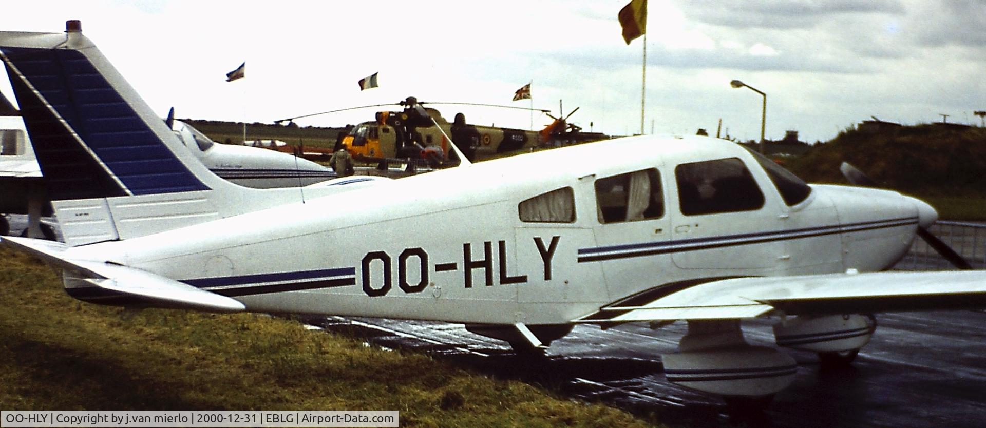 OO-HLY, Piper PA-28-181 Archer II C/N 28-8090296, Bierset opendoor