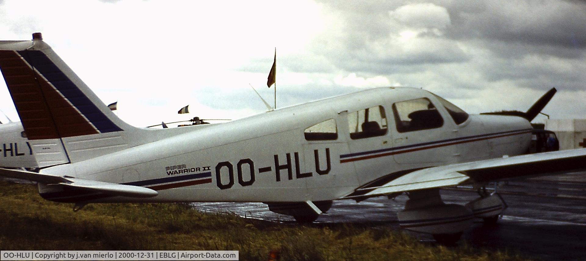 OO-HLU, Piper PA-28-161 Warrior II C/N 288016287, Bierset open door