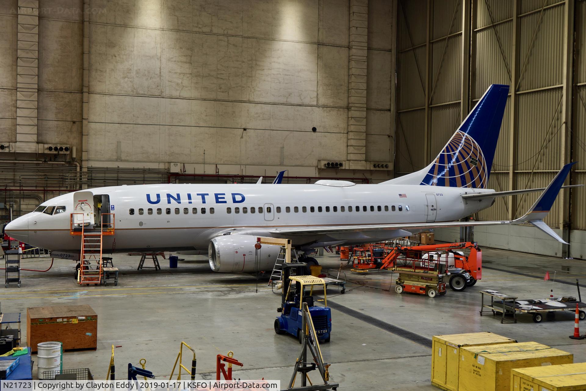 N21723, 1999 Boeing 737-724 C/N 28790, SFO 2019.
