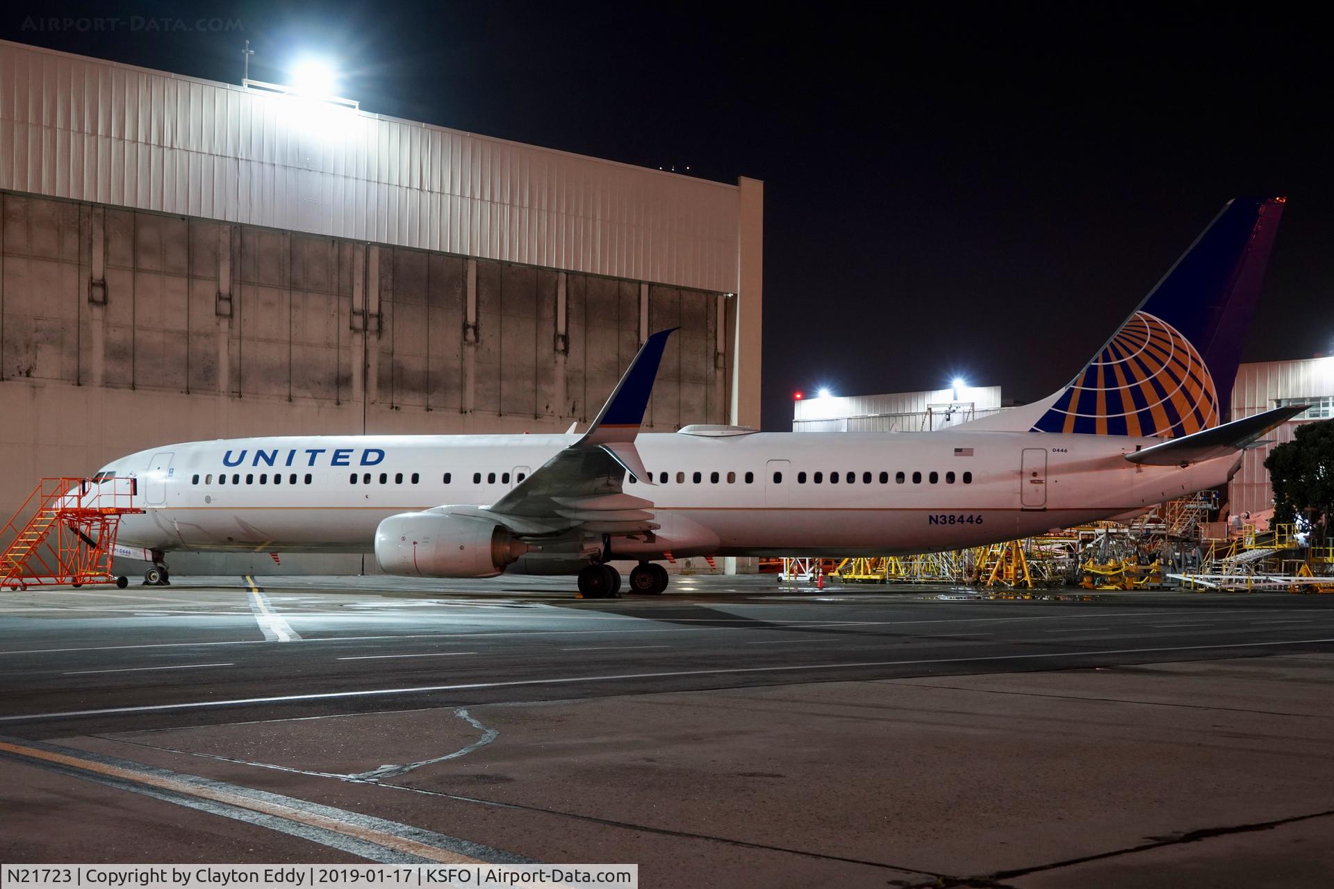 N21723, 1999 Boeing 737-724 C/N 28790, SFO 2019.