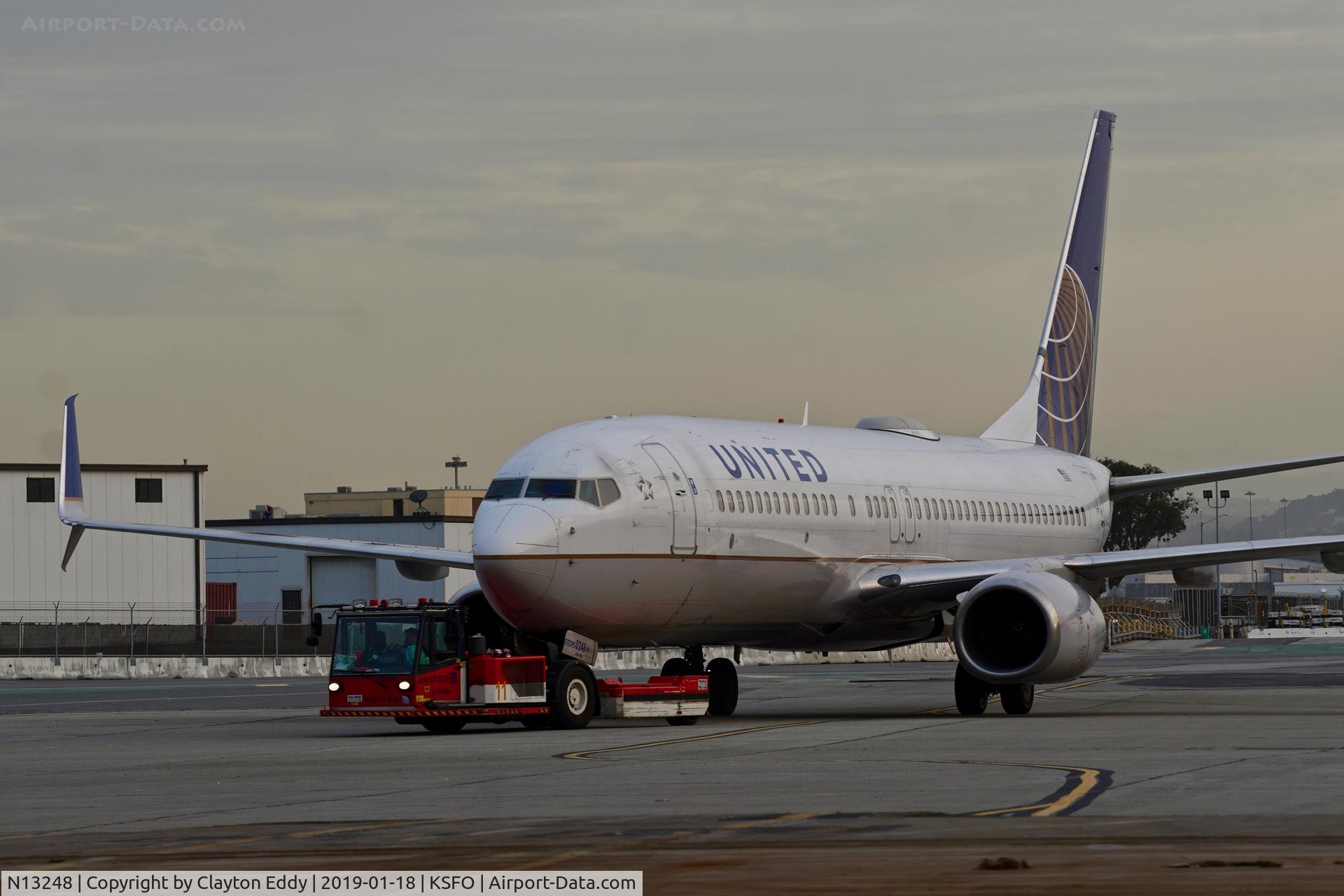 N13248, 1999 Boeing 737-824 C/N 28808, SFO 2019.