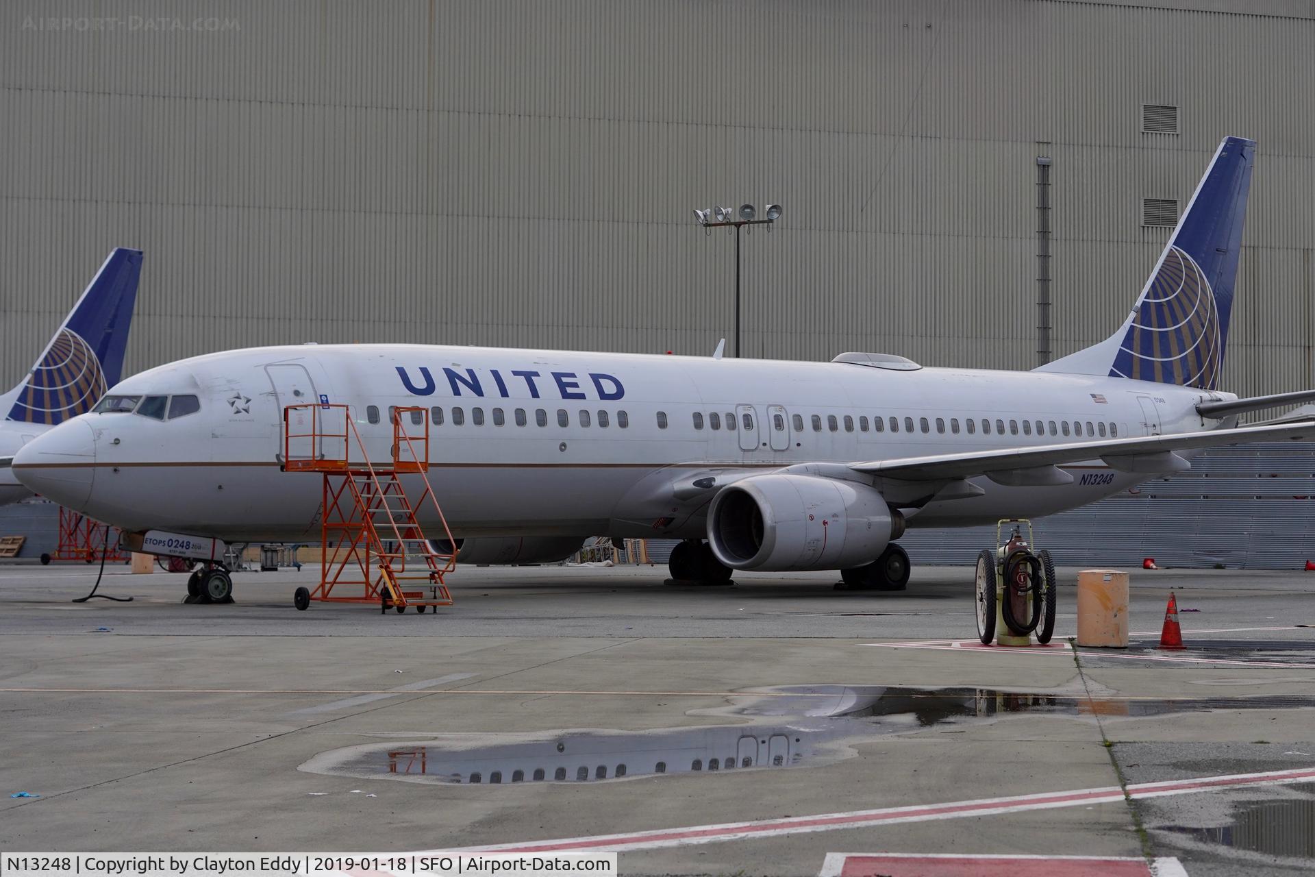 N13248, 1999 Boeing 737-824 C/N 28808, SFO 2019.