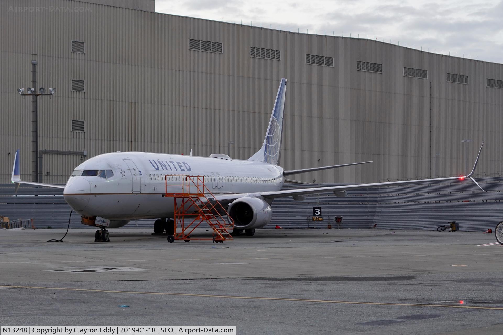 N13248, 1999 Boeing 737-824 C/N 28808, SFO 2019.