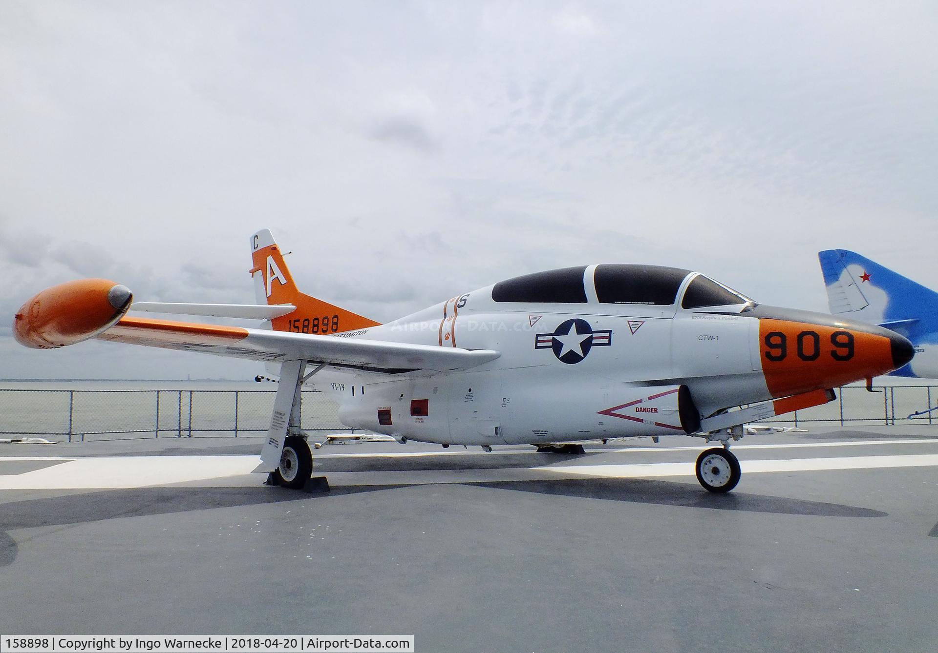 158898, North American T-2C Buckeye C/N 352-23, North American T-2C Buckeye at the USS Lexington Museum, Corpus Christi TX