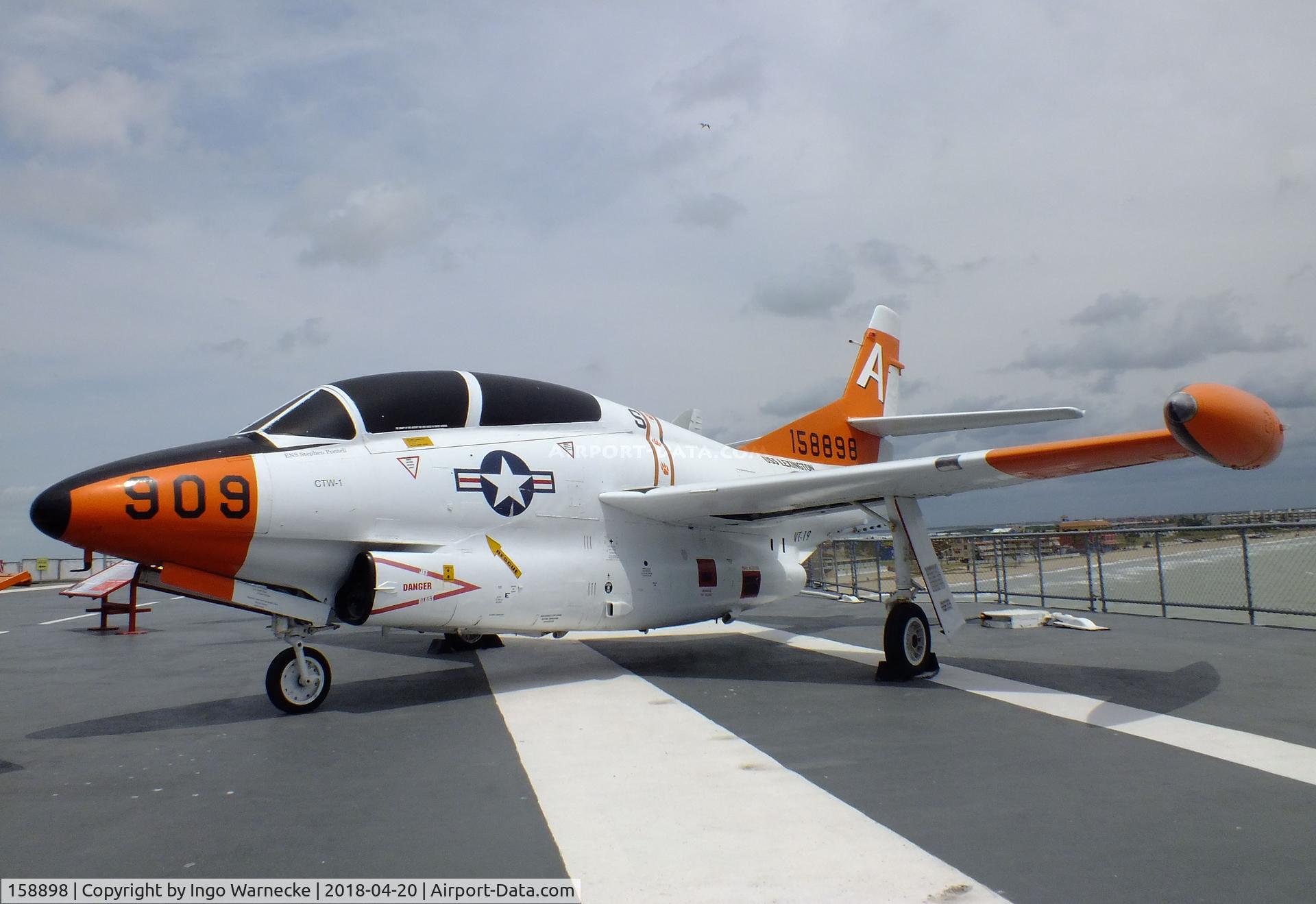 158898, North American T-2C Buckeye C/N 352-23, North American T-2C Buckeye at the USS Lexington Museum, Corpus Christi TX