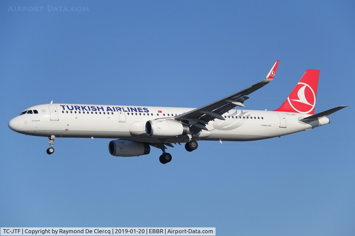 TC-JTF, 2016 Airbus A321-231 C/N 6987, Short final on 25L.
