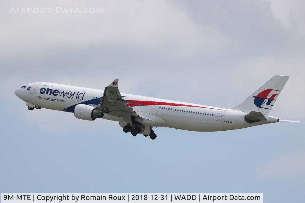 9M-MTE, Airbus A330-323X C/N 1243, Take off