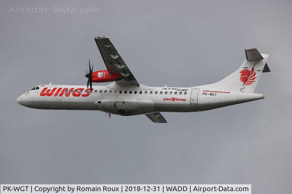 PK-WGT, 2014 ATR 72-600 C/N 1220, Take off