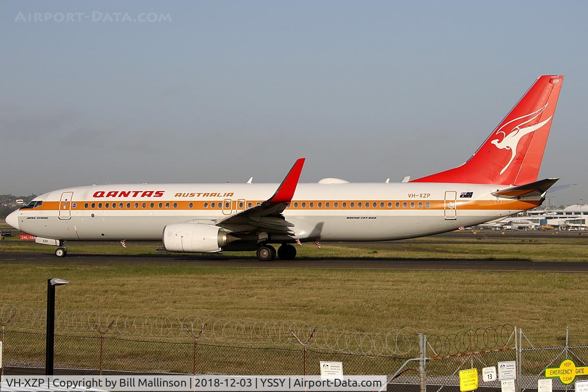 VH-XZP, 2014 Boeing 737-838 C/N 44577, TAXIING