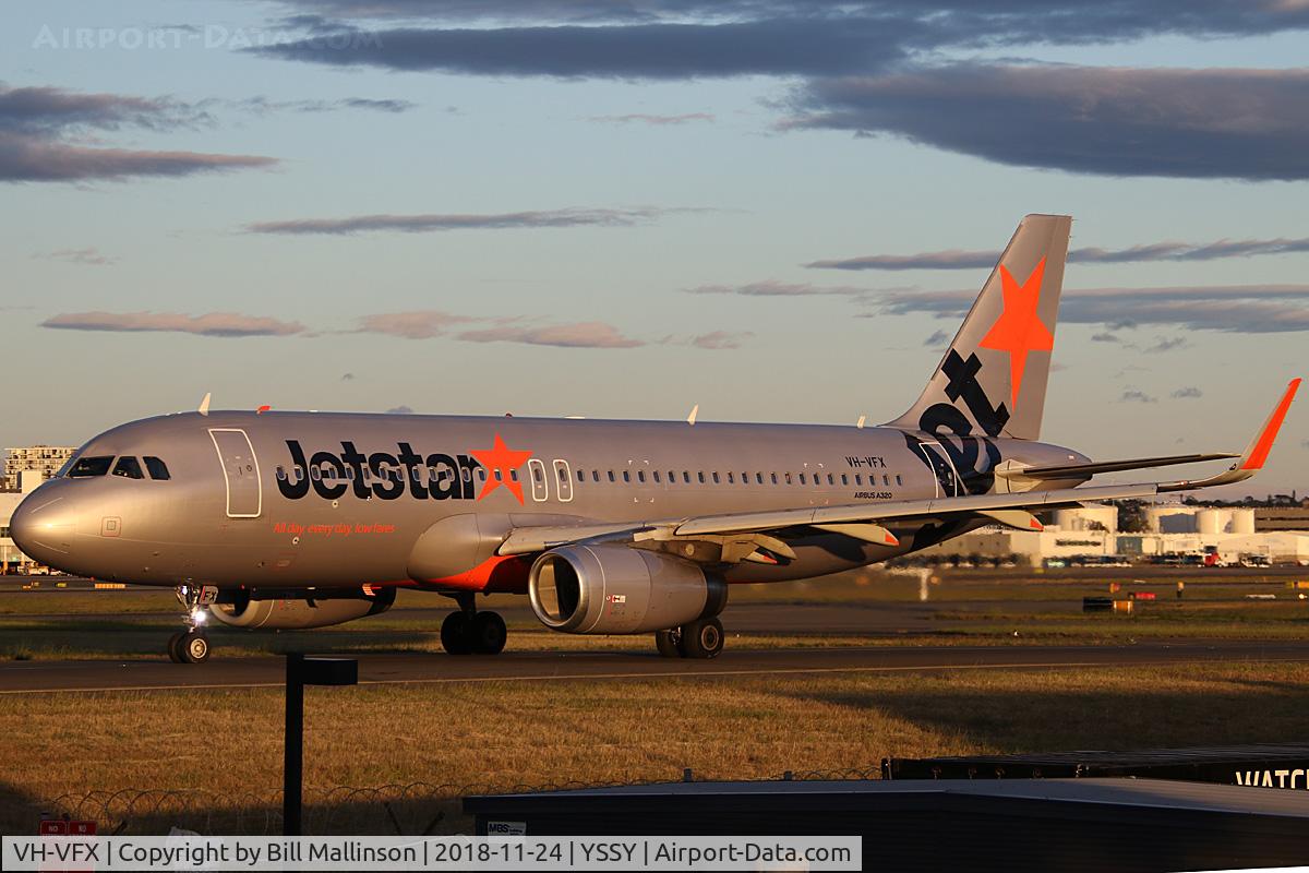VH-VFX, 2013 Airbus A320-232 C/N 5871, TAXIING