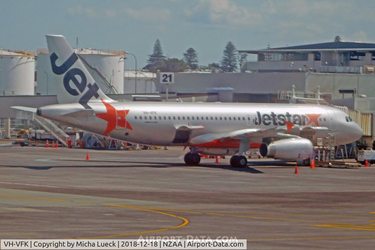 VH-VFK, 2012 Airbus A320-232 C/N 5334, At Auckland