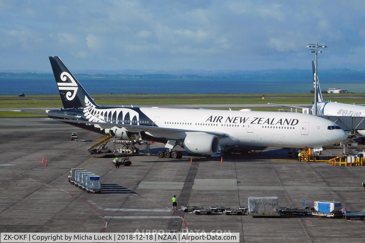 ZK-OKF, 2006 Boeing 777-219/ER C/N 34378, At Auckland