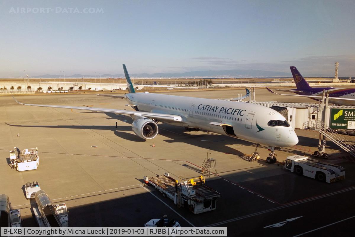 B-LXB, 2018 Airbus A350-1041 C/N 169, My first glimpse on a -1000!