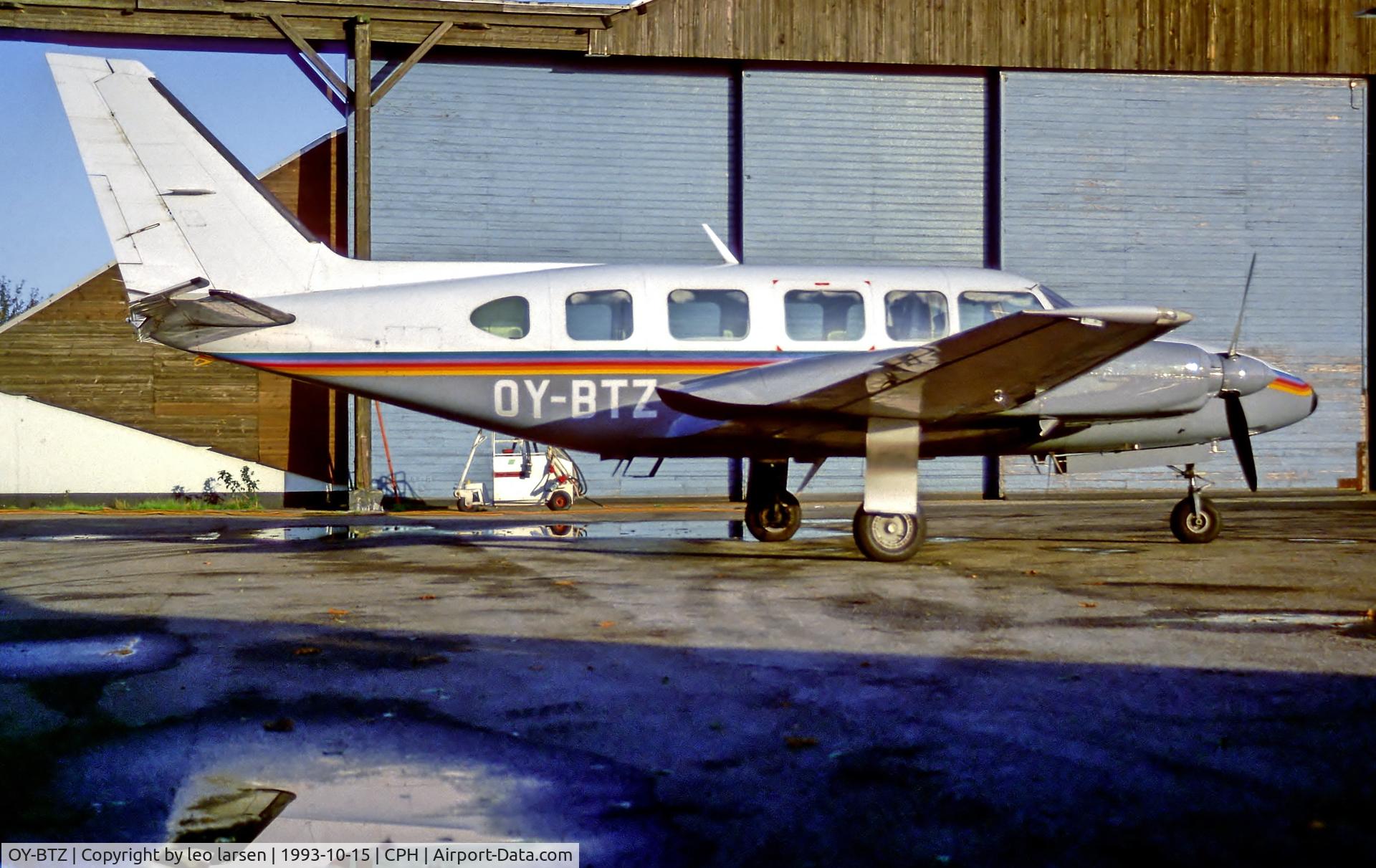 OY-BTZ, 1976 Piper PA-31-350 Chieftain C/N 31-7752031, Copenhagen 15.10.93