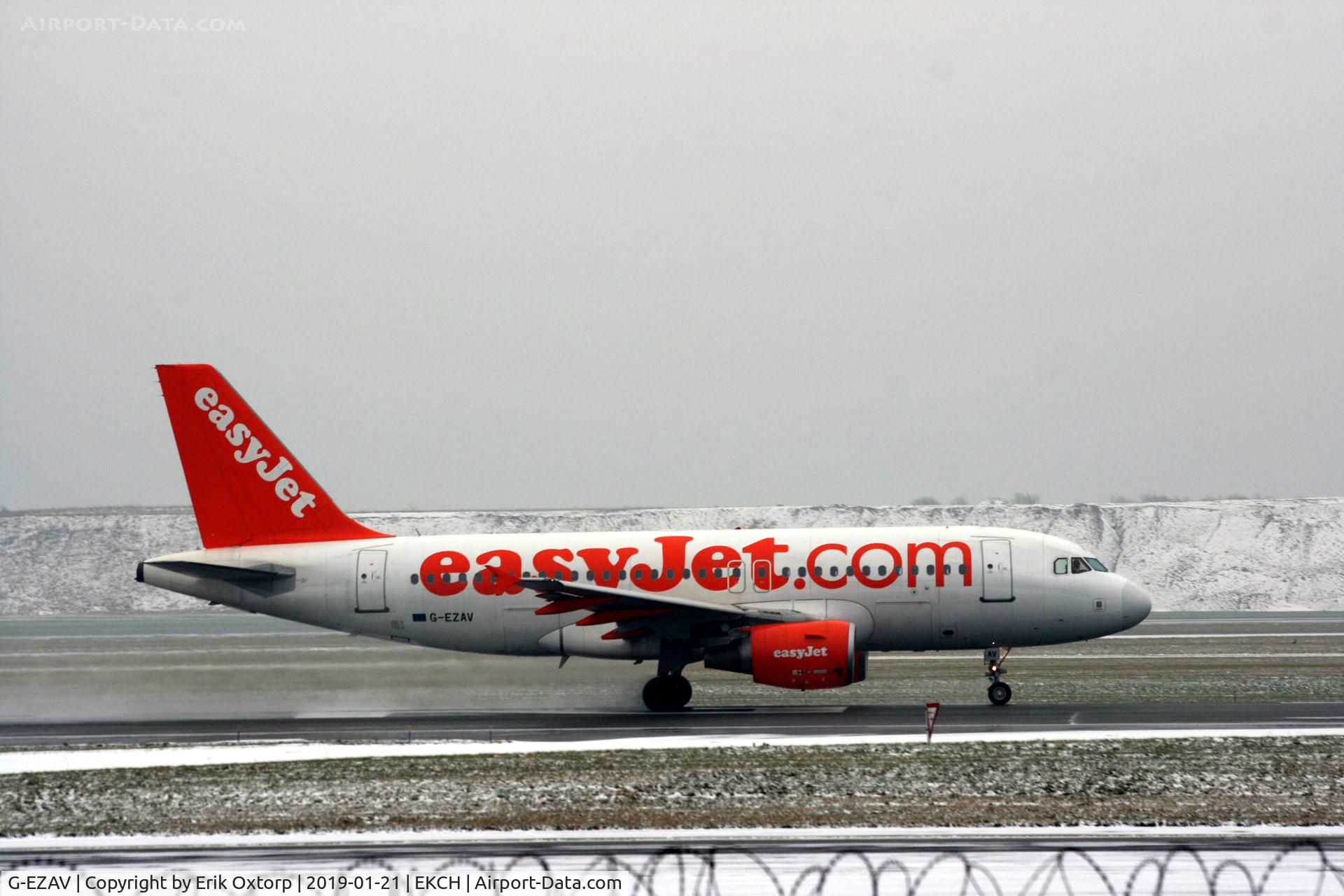 G-EZAV, 2006 Airbus A319-111 C/N 2803, G-EZAV taking off rw 22L