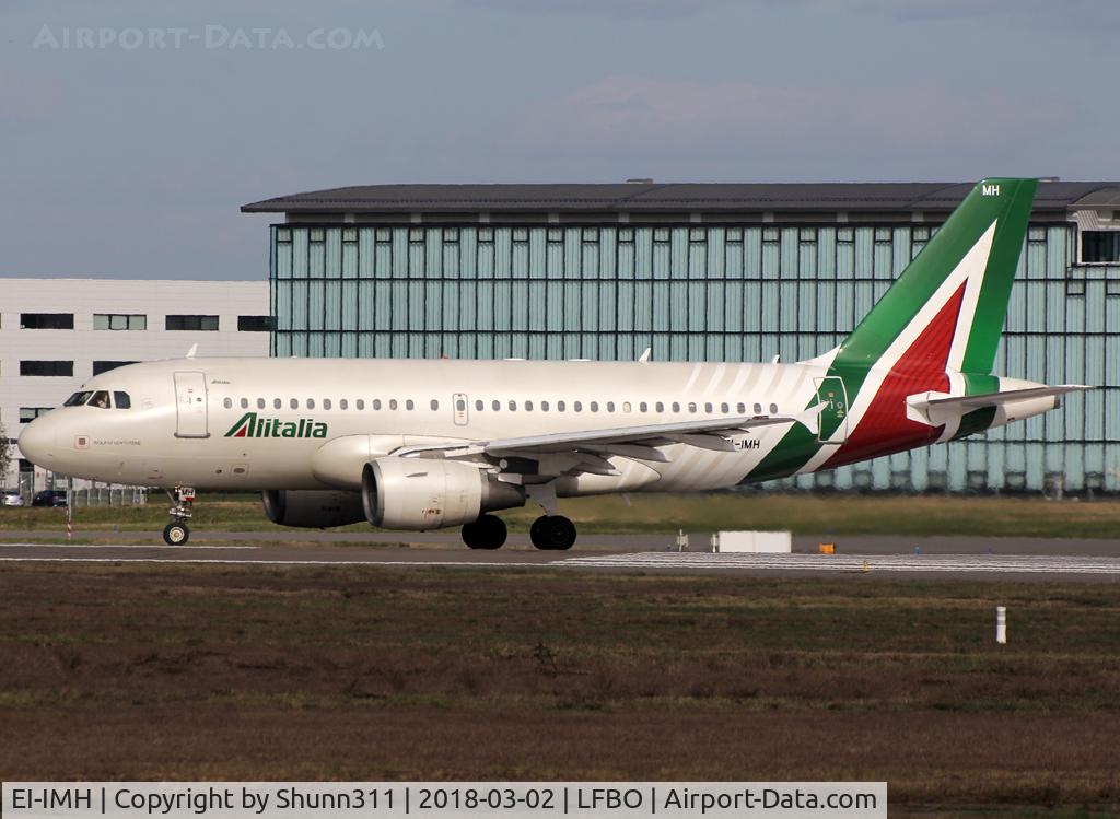 EI-IMH, 2003 Airbus A319-112 C/N 2101, Lining up rwy 32R for departure in new c/s
