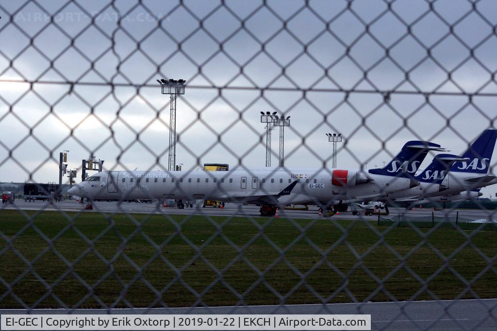 EI-GEC, 2009 Bombardier CRJ-900 NG (CL-600-2D24) C/N 15246, Ei-GEC parked in CPH