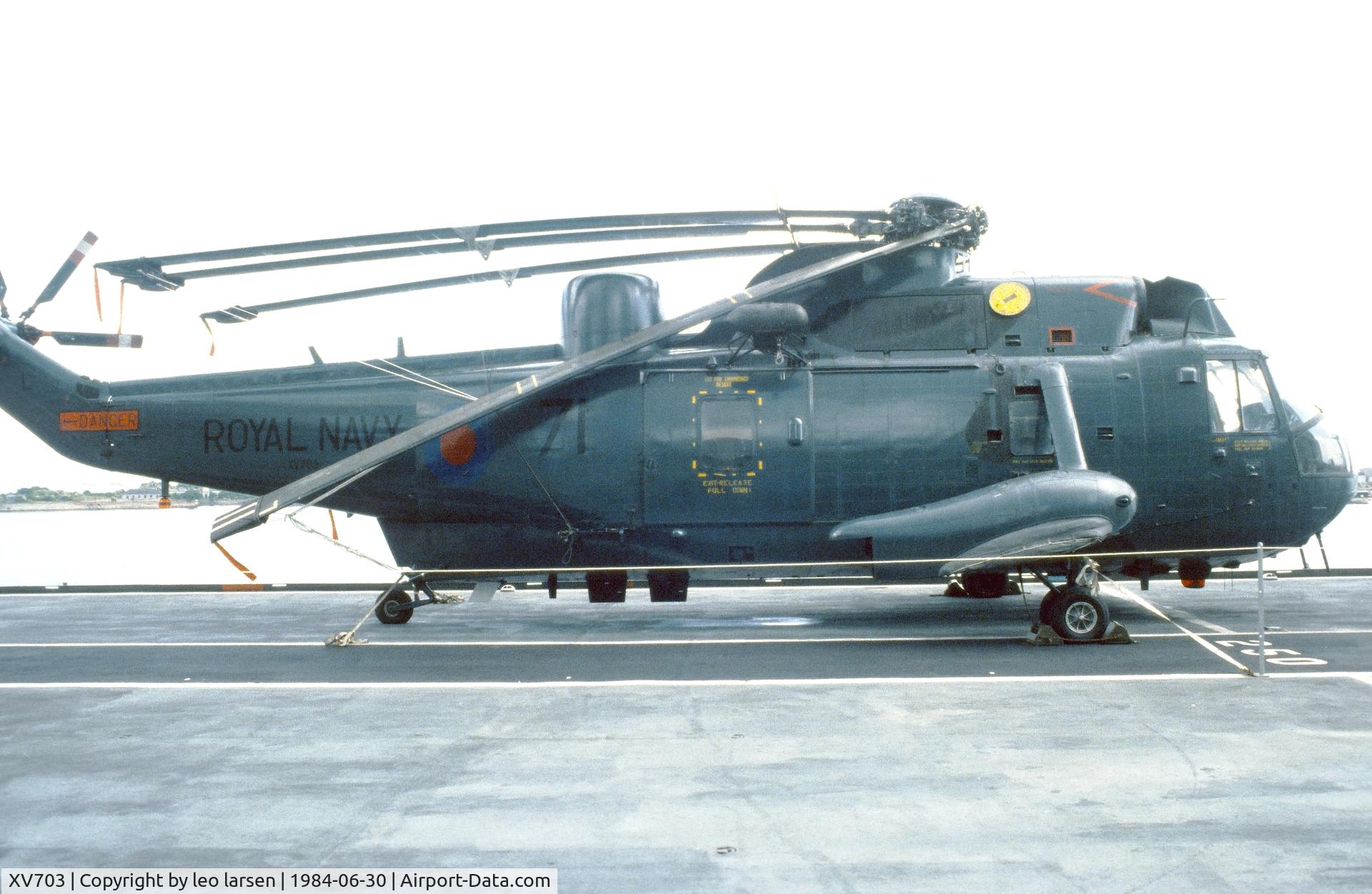 XV703, Westland Sea King HAS.5 C/N WA674, Copenhagen harbour on bord Illustrious