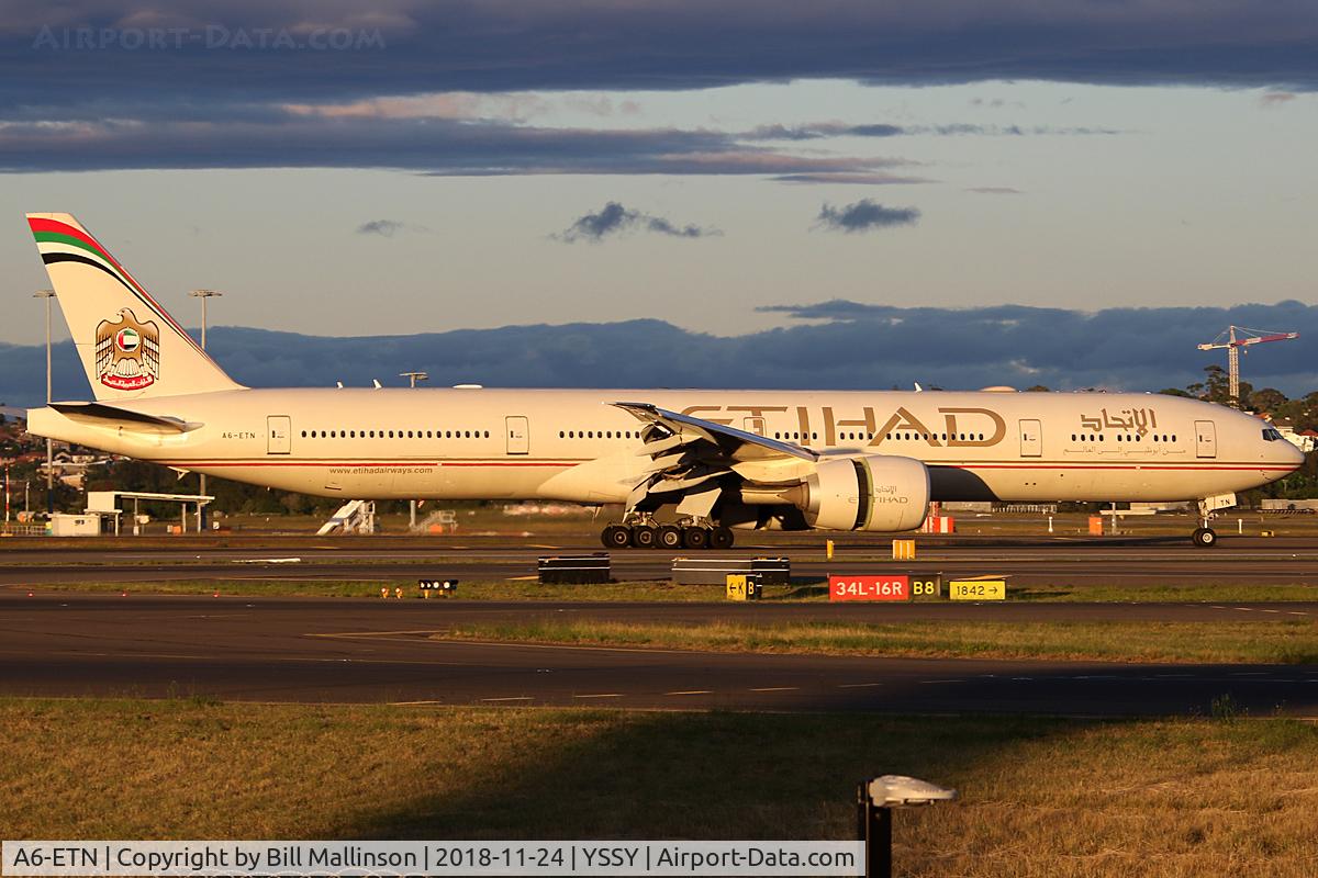 A6-ETN, 2013 Boeing 777-3FX/ER C/N 39689, taxiing